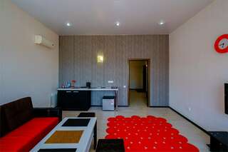 Гостиница Авангард Краснодар Люкс двухкомнатный с балконом-7