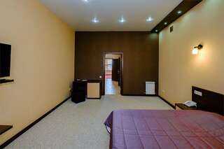 Гостиница Авангард Краснодар Люкс двухкомнатный с балконом-4