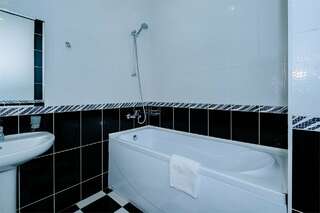 Гостиница Авангард Краснодар Люкс двухкомнатный с балконом-10