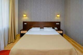 Гостиница Авангард Краснодар Стандарт с большой кроватью-2