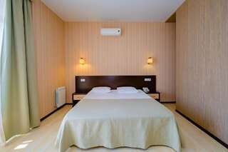 Гостиница Авангард Краснодар Двухместный номер Делюкс с 1 кроватью или 2 отдельными кроватями-6